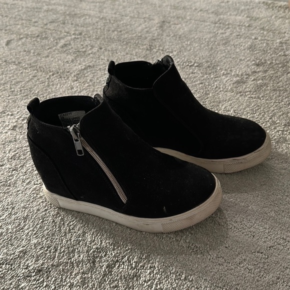 Steve Madden Platform Wedges Black Round Toe Side Zip Booties Sneakers Girls 2 - Picture 2 of 9